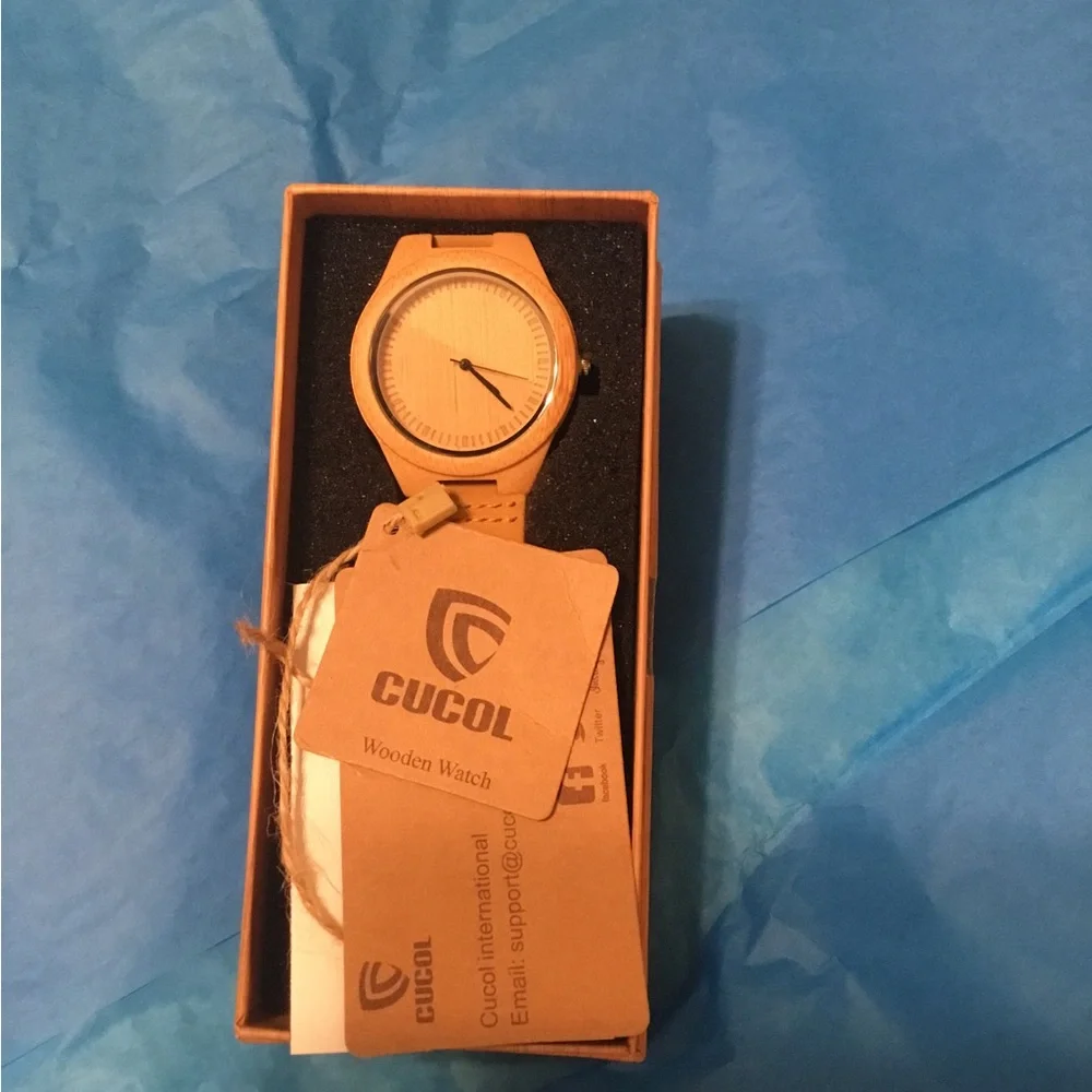 Eco-Friendly Tan Wooden Men's Watch..needs new battery